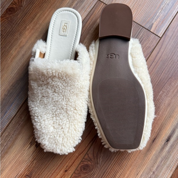 UGG Cream Cozy Slippers Plush Comfort - Picture 3 of 4